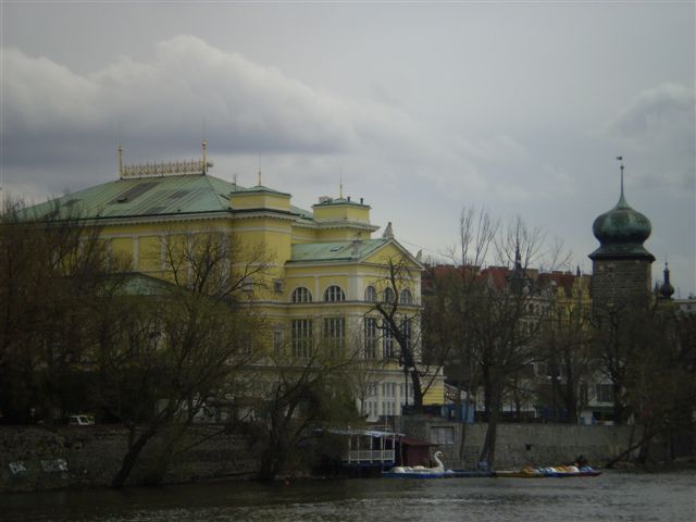 pohled na Slovanský ostrov ze Střeleckého ostrova