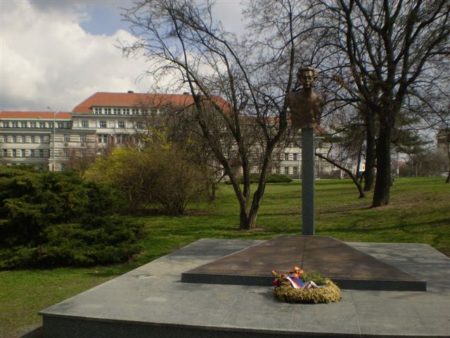 Busta Milady Horákové na Pankráci